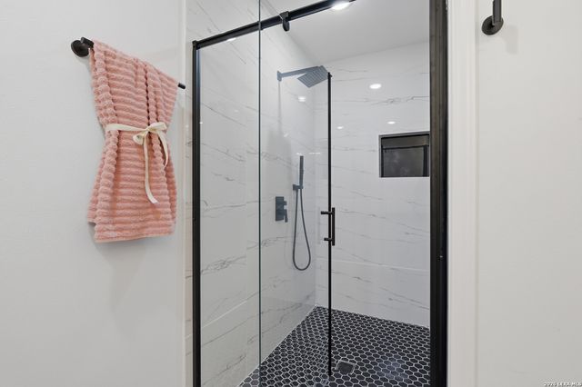 106 IRVINGTON DR, San Antonio, TX 78209