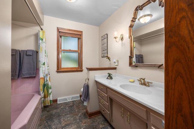 733 N Lapham STREET, Oconomowoc, WI 53066