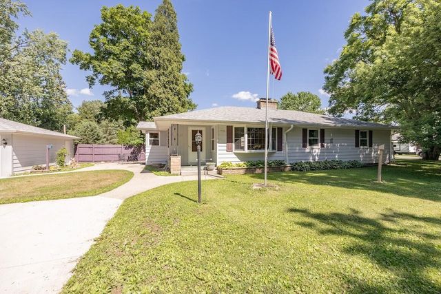 733 N Lapham STREET, Oconomowoc, WI 53066