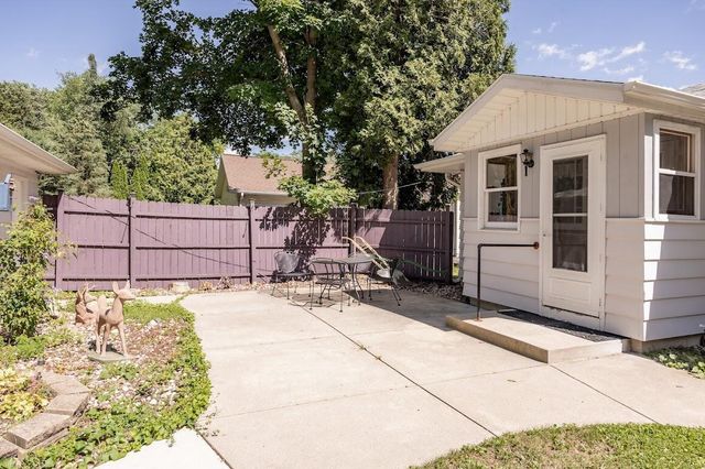 733 N Lapham STREET, Oconomowoc, WI 53066