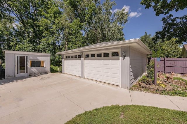 733 N Lapham STREET, Oconomowoc, WI 53066