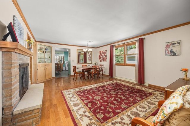 733 N Lapham STREET, Oconomowoc, WI 53066