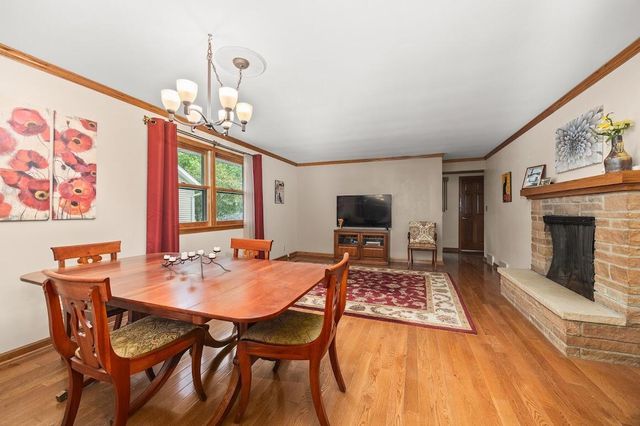 733 N Lapham STREET, Oconomowoc, WI 53066