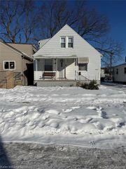 8127 Orchard Avenue, Warren, MI 48089