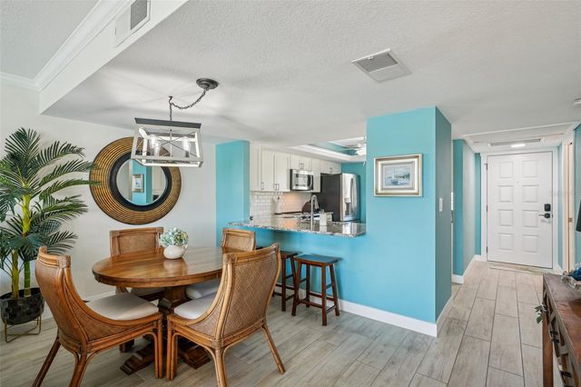 7520 SUNSHINE SKYWAY LANE S T18, St Petersburg, FL 33711