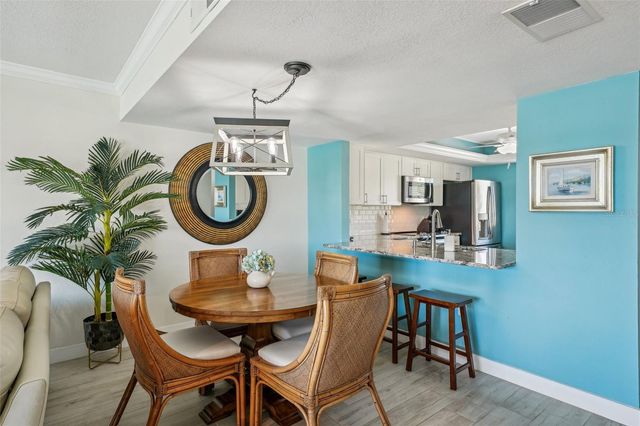 7520 SUNSHINE SKYWAY LANE S T18, St Petersburg, FL 33711