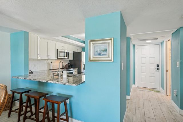 7520 SUNSHINE SKYWAY LANE S T18, St Petersburg, FL 33711