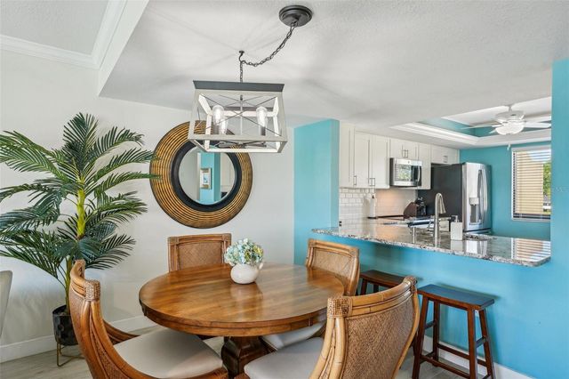 7520 SUNSHINE SKYWAY LANE S T18, St Petersburg, FL 33711