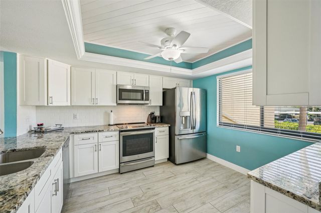 7520 SUNSHINE SKYWAY LANE S T18, St Petersburg, FL 33711