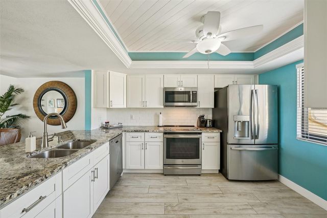 7520 SUNSHINE SKYWAY LANE S T18, St Petersburg, FL 33711