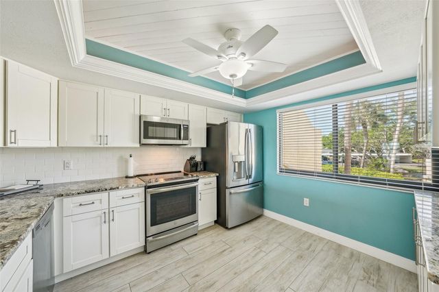 7520 SUNSHINE SKYWAY LANE S T18, St Petersburg, FL 33711