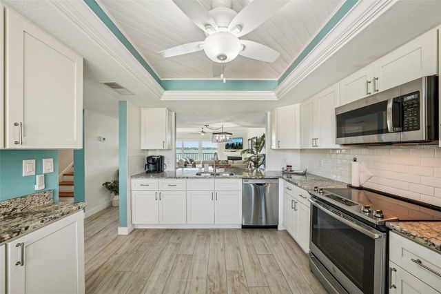 7520 SUNSHINE SKYWAY LANE S T18, St Petersburg, FL 33711