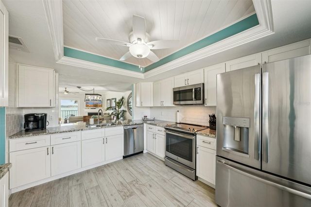 7520 SUNSHINE SKYWAY LANE S T18, St Petersburg, FL 33711