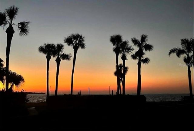 7520 SUNSHINE SKYWAY LANE S T18, St Petersburg, FL 33711