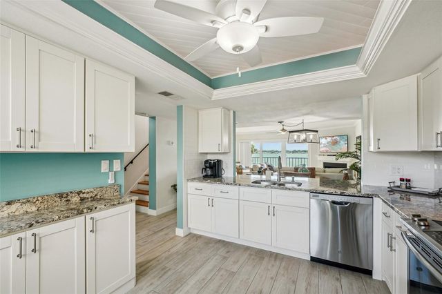 7520 SUNSHINE SKYWAY LANE S T18, St Petersburg, FL 33711