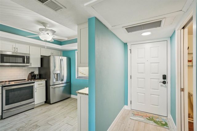 7520 SUNSHINE SKYWAY LANE S T18, St Petersburg, FL 33711