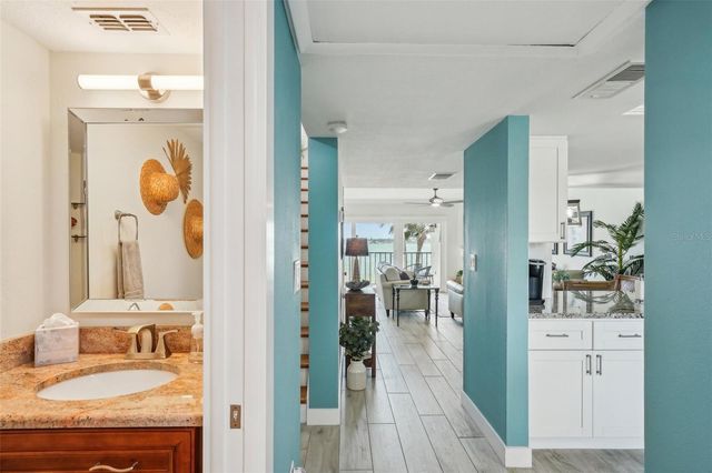 7520 SUNSHINE SKYWAY LANE S T18, St Petersburg, FL 33711