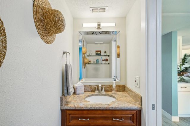 7520 SUNSHINE SKYWAY LANE S T18, St Petersburg, FL 33711