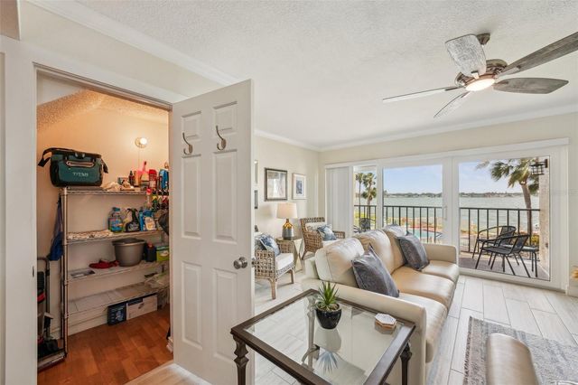 7520 SUNSHINE SKYWAY LANE S T18, St Petersburg, FL 33711