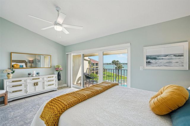 7520 SUNSHINE SKYWAY LANE S T18, St Petersburg, FL 33711