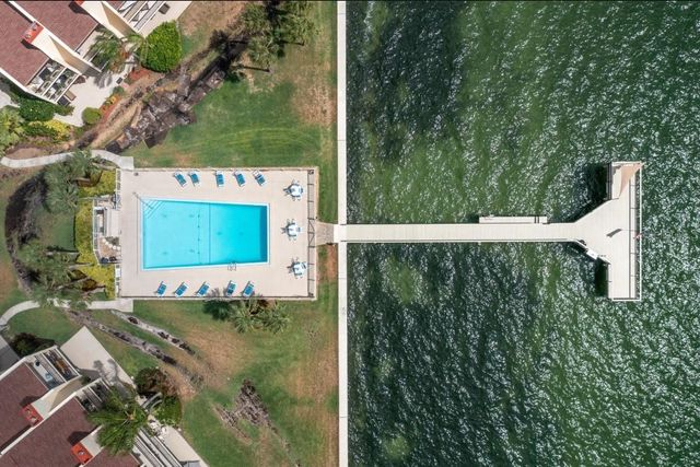 7520 SUNSHINE SKYWAY LANE S T18, St Petersburg, FL 33711