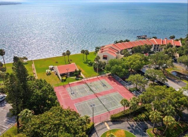 7520 SUNSHINE SKYWAY LANE S T18, St Petersburg, FL 33711