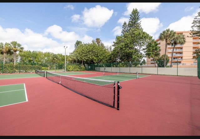 7520 SUNSHINE SKYWAY LANE S T18, St Petersburg, FL 33711