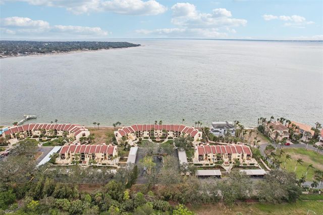 7520 SUNSHINE SKYWAY LANE S T18, St Petersburg, FL 33711