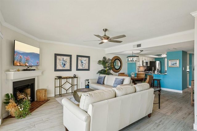 7520 SUNSHINE SKYWAY LANE S T18, St Petersburg, FL 33711