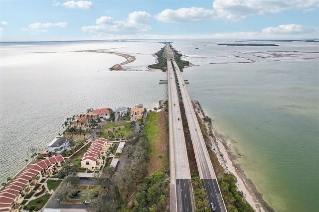 7520 SUNSHINE SKYWAY LANE S T18, St Petersburg, FL 33711