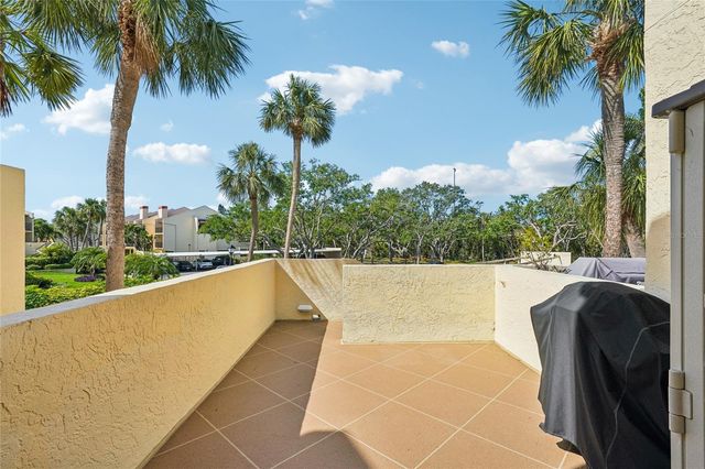 7520 SUNSHINE SKYWAY LANE S T18, St Petersburg, FL 33711