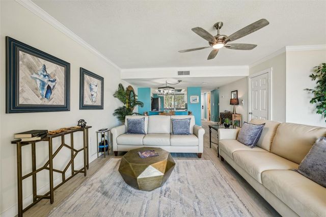 7520 SUNSHINE SKYWAY LANE S T18, St Petersburg, FL 33711