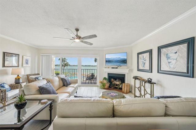 7520 SUNSHINE SKYWAY LANE S T18, St Petersburg, FL 33711