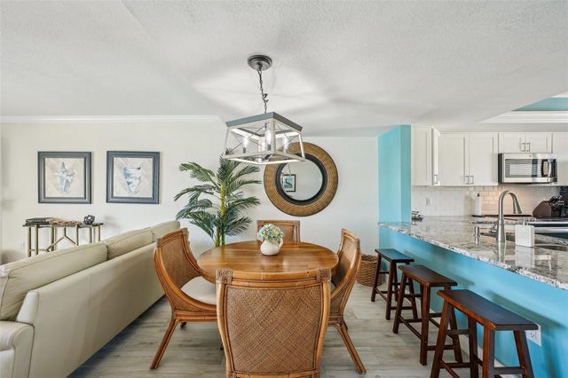 7520 SUNSHINE SKYWAY LANE S T18, St Petersburg, FL 33711