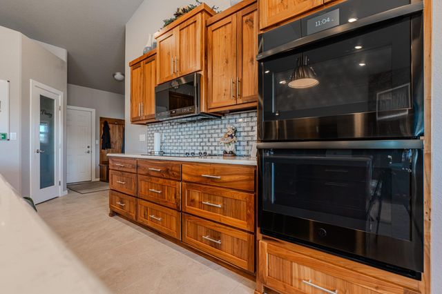 5594 43rd Street S, Fargo, ND 58104