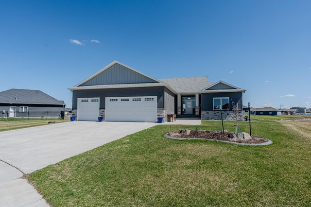 5594 43rd Street S, Fargo, ND 58104
