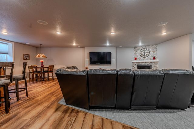 5594 43rd Street S, Fargo, ND 58104