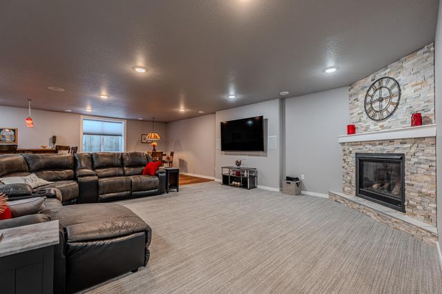 5594 43rd Street S, Fargo, ND 58104