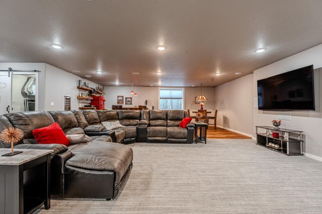 5594 43rd Street S, Fargo, ND 58104