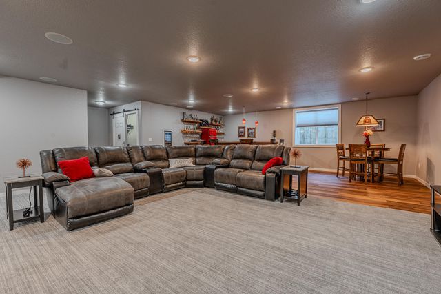 5594 43rd Street S, Fargo, ND 58104