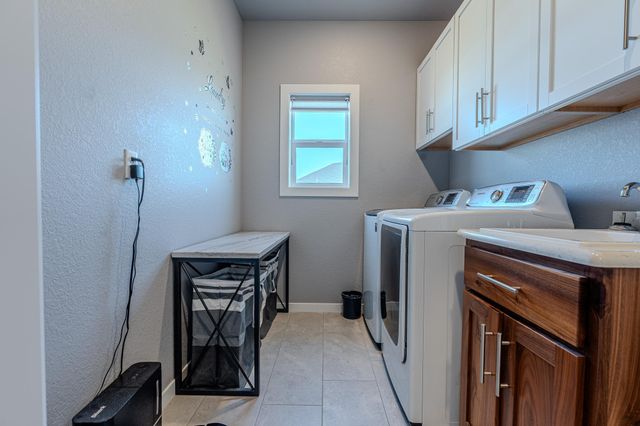 5594 43rd Street S, Fargo, ND 58104