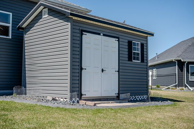 5594 43rd Street S, Fargo, ND 58104