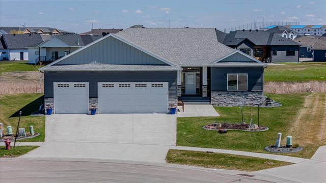 5594 43rd Street S, Fargo, ND 58104