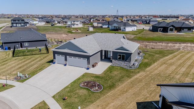 5594 43rd Street S, Fargo, ND 58104