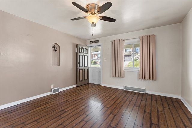 3909 Inland Avenue, West Mifflin, PA 15122