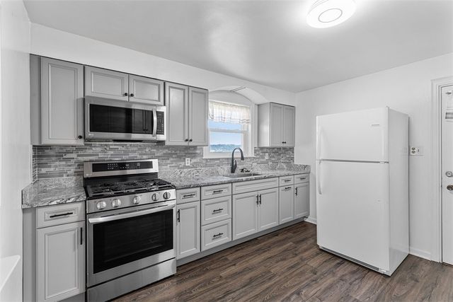 3909 Inland Avenue, West Mifflin, PA 15122