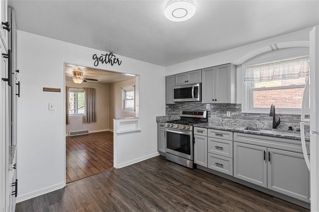 3909 Inland Avenue, West Mifflin, PA 15122