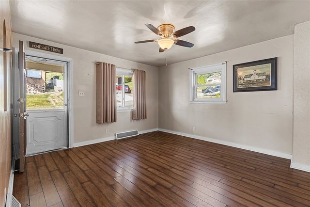 3909 Inland Avenue, West Mifflin, PA 15122