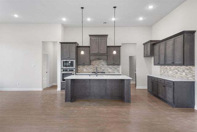 136 Lila Lake Drive, Waxahachie, TX 75165