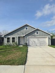 1102 Riggs Street, Baytown, TX 77520